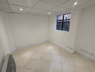 The Old Forge, Northwood, Retail To Let - PXL_20260129_140045763.jpg