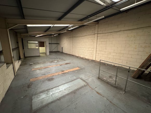 Unit 2 Corton Trading Estate, Benfleet, Industrial To Let - IMG20250404WA0018.jpg