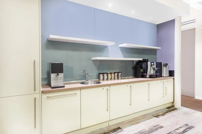 Office in Salford - photo 4