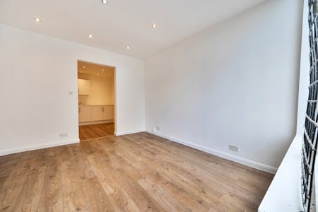102 Portland Road, London, Class E Retail / Leisure / Investment / Retail For Sale - 1439902-8-69e103e9c32a3.jpg