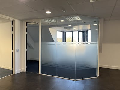 2nd Floor Office Suite, 5 Chalfont Court, Amersham, Office To Let - IMG_8536.JPG