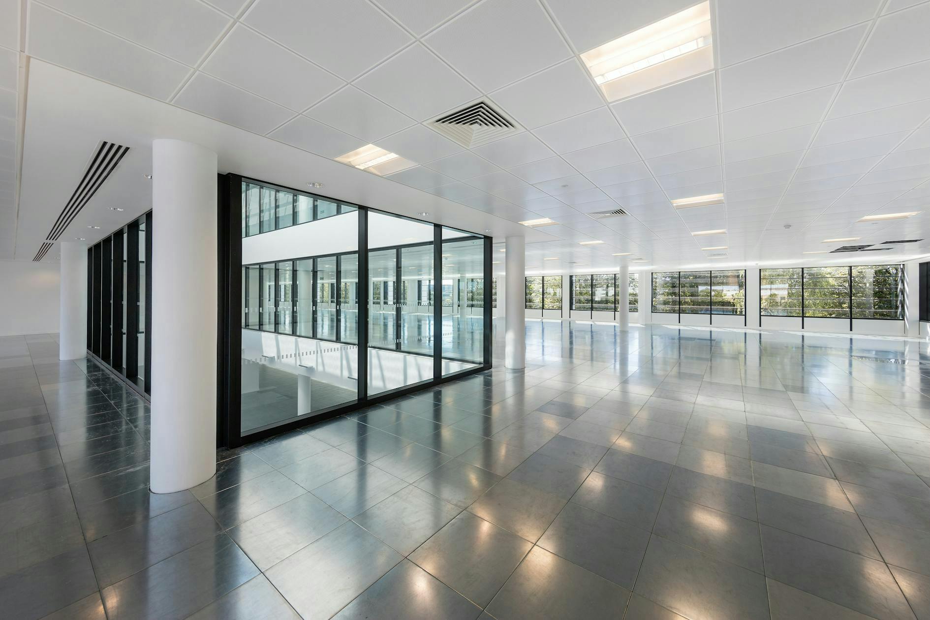 Office in Slough - photo 3