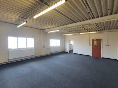 Unit 15, Stockport, Industrial/Logistics / Office To Let - 20220310_131722.jpg
