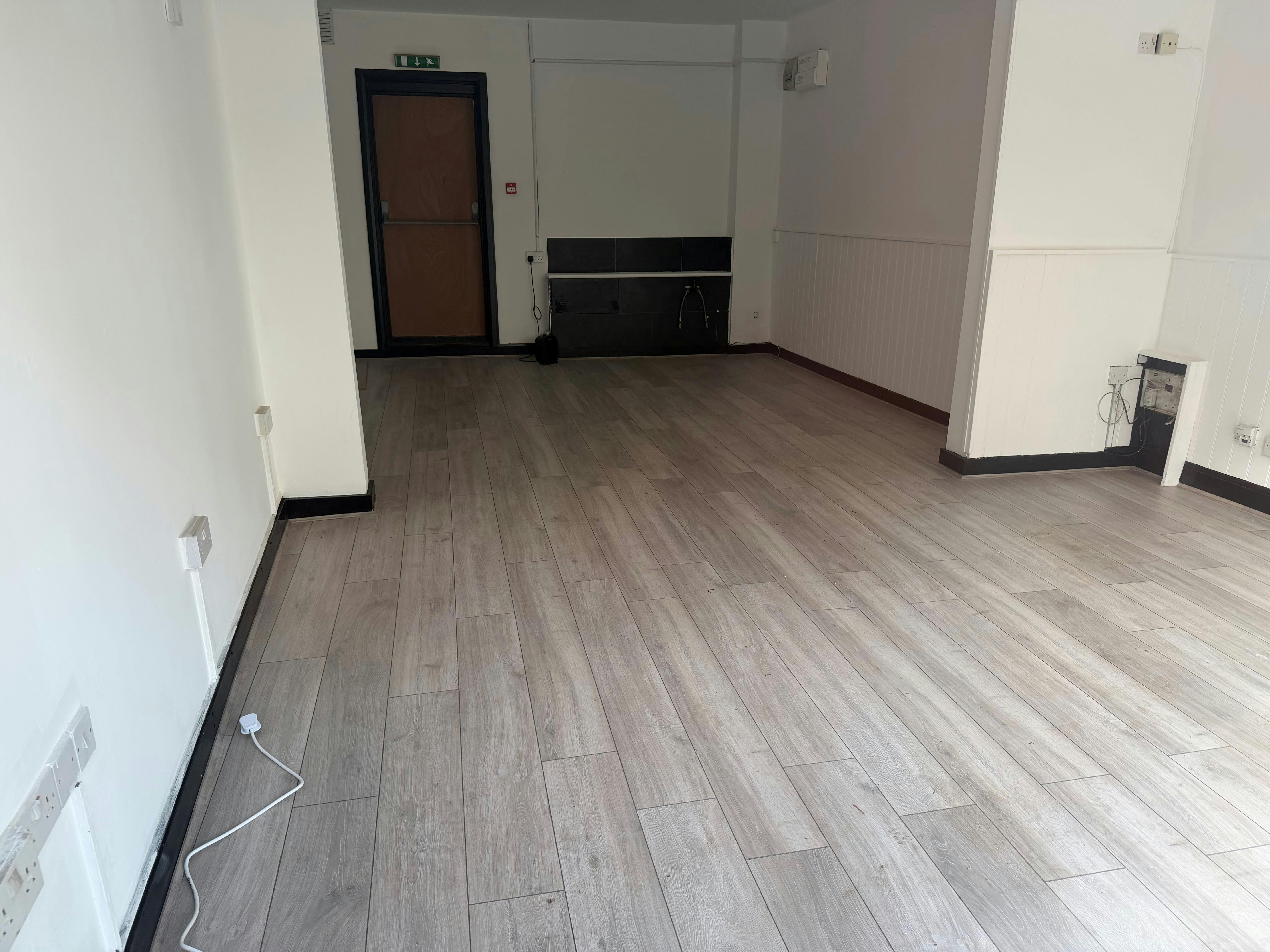 Retail/Shop in Bedford - photo 2