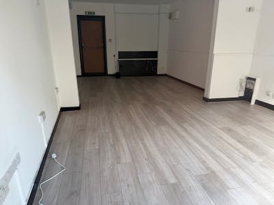 33 Tavistock Street, Bedford, Retail To Let - photo 3.jpg