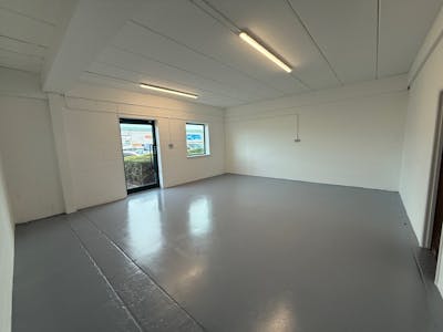 Unit 4 Rushy Platt Industrial Estate, Caen View,, Swindon, Industrial / Warehouse To Let - 5.jpg