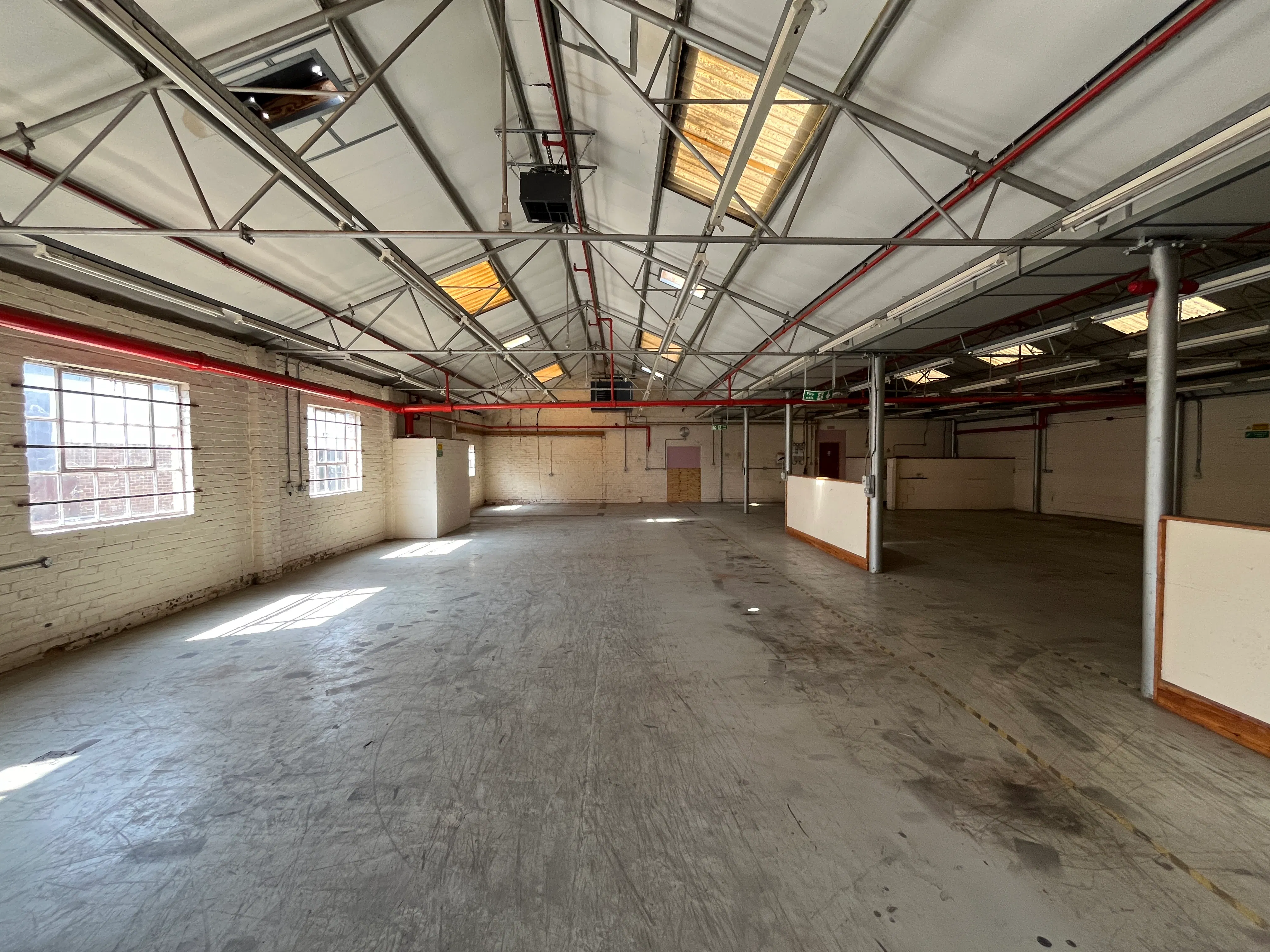 Unit 2, High Wycombe, Industrial To Let - 20260826_115919359_iOS 1.jpg