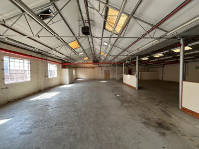 Unit 2, High Wycombe, Industrial To Let - 20260826_115919359_iOS 1.jpg