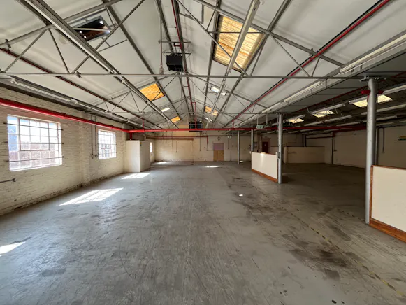 Unit 2, High Wycombe, Industrial To Let - 20260826_115919359_iOS 1.jpg
