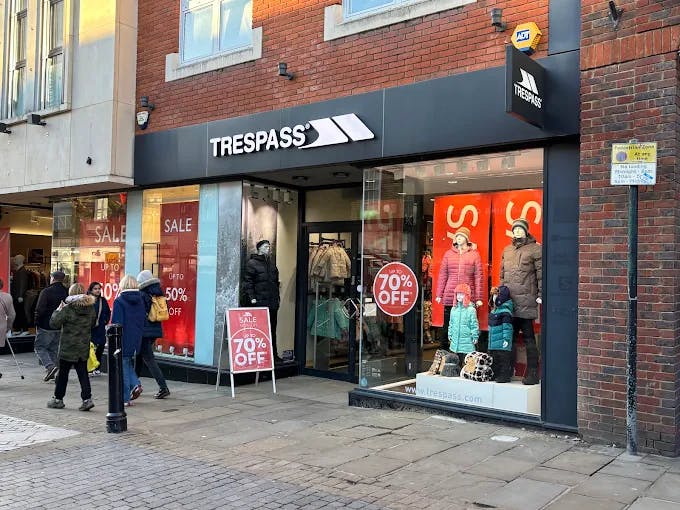 126 Peascod Street, Windsor, Retail To Let - Another Frontage.jpg