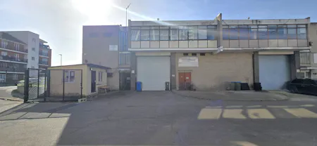 Unit 9, Lyndean Industrial Estate, London, Industrial To Let - 20260408_161520 - Edited.jpg