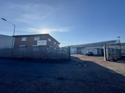 Commercial Premises incorporating two storey office and workshop., Glenburn House, Hamilton, Industrial / Office For Sale - IMG_5475-2.jpg