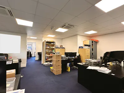 4 Imperial Court, Luton, Office To Let - 20260617_091607971_iOS.jpg