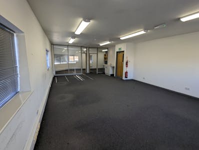 Unit 18, Woking, Industrial / Light Industrial / Office To Let - PXL_20250102_122221710NIGHT.jpg