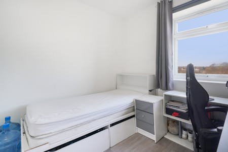 Mixed-Use Freehold, 15-15A Empire Parade, London, Residential / Retail For Sale - Flat 2 15  15a Empire Parade Great Cambridge Road  Y37jn9lkurnPbaUavN9D.jpg