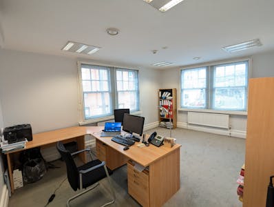 23 King Street, Watford, Office For Sale - PXL_20251210_102446301.jpg