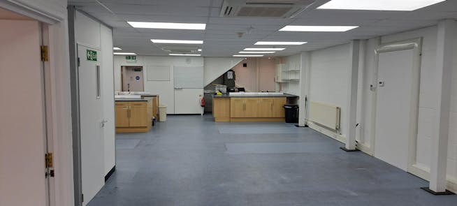 8 Lakeside Business Park, Sandhurst, Offices To Let - 20250819_082434.jpg