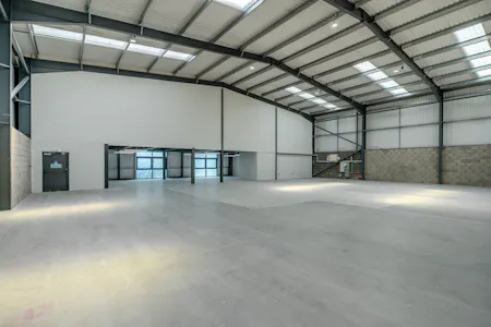Unit 16, Central Trading Estate, Mosley Road, Trafford Park, Industrial To Let - 8698361-interior27-800.jpg