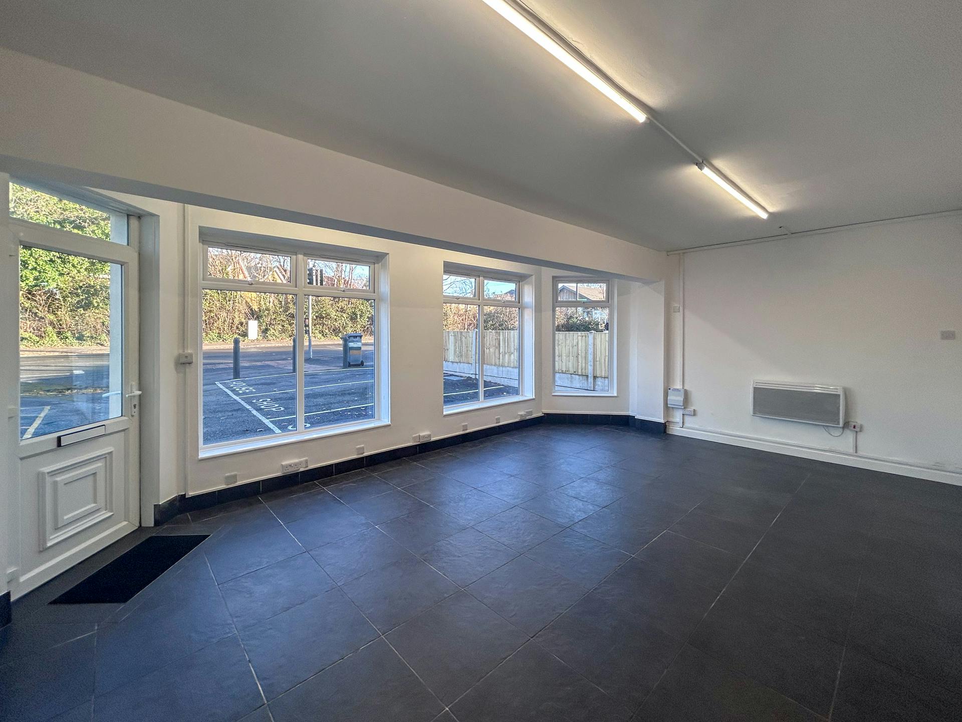 Retail/Shop in Bournemouth - photo 2