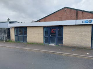 Hurst House, Ascot, Retail To Let - IMG-20251216-WA0010.jpg