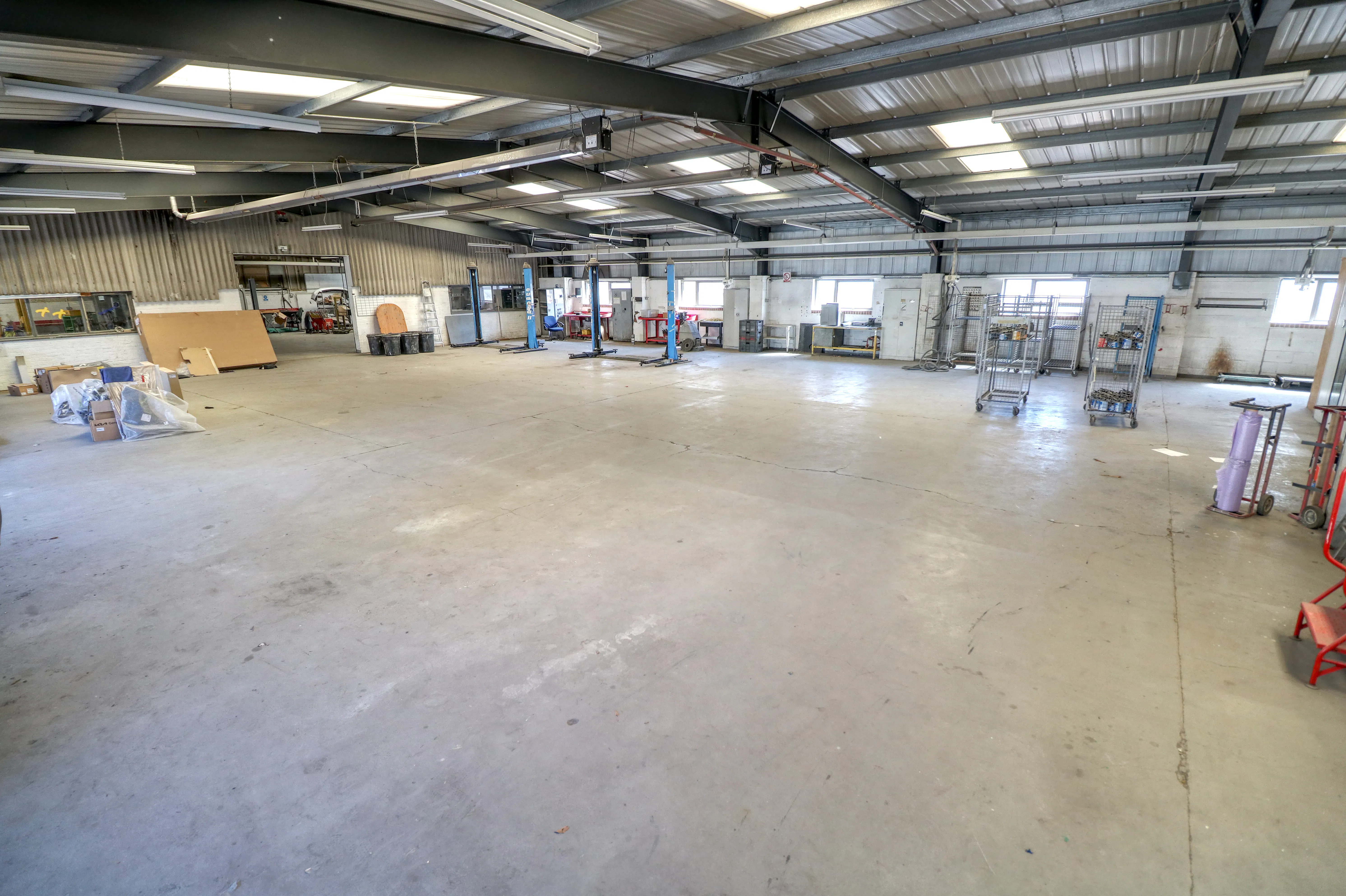 Units 9-11 Dinnages Business Park, Haywards Heath, Industrial To Let - Internal 3.jpg