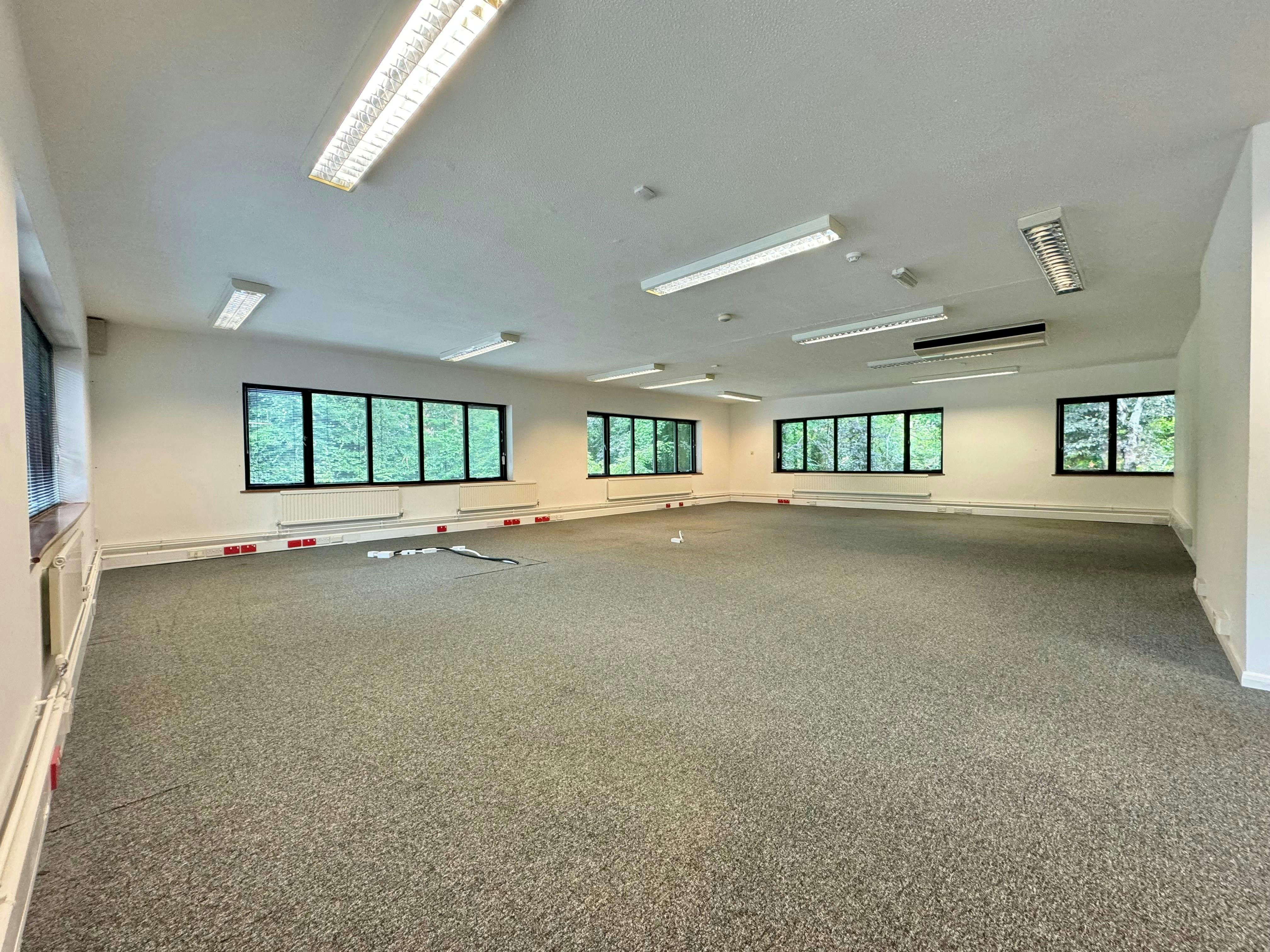 Office in Fareham - photo 4