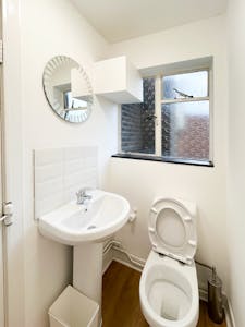 40 Great Portland Street, London, Office To Let - BATHROOM.jpg