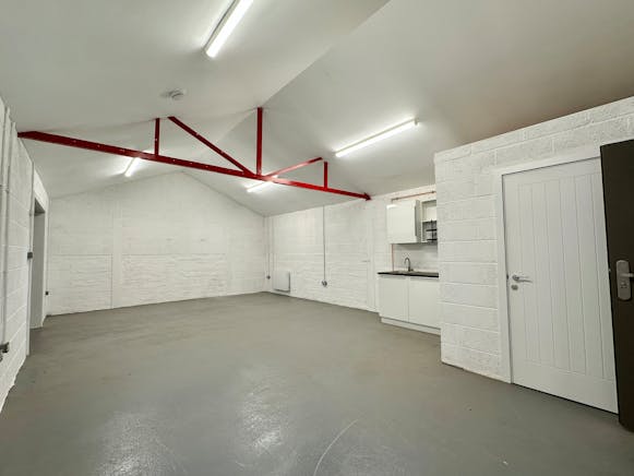 The Old Garage, Units 1-2 Dyers Hall Farm, Harlington, Industrial / Office / Other To Let - IMG_6588.JPG