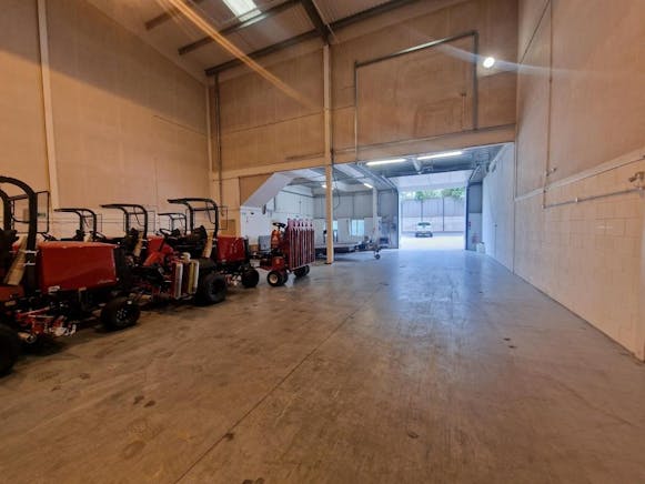 Unit 4 Hatch Industrial Park, Basingstoke, Industrial To Let - 20260421_144338.jpg