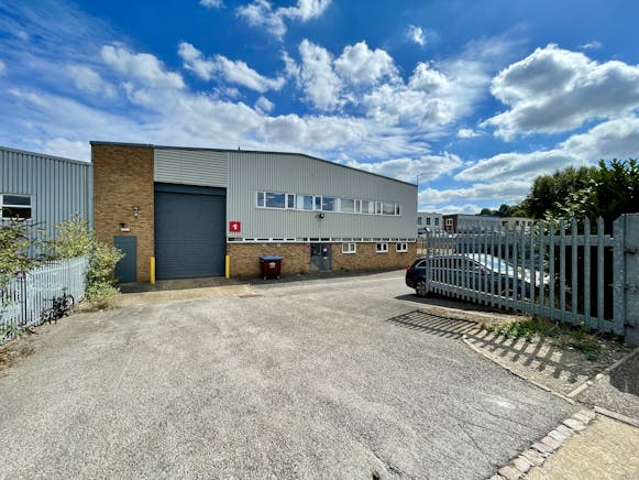 Unit 1 Stadium Industrial Estate, Luton, Industrial To Let - IMG_2601.JPG