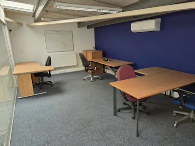 6 Walthamstow Business Centre, London, Industrial/Logistics / Trade Counter To Let - 20250416_150904.jpg