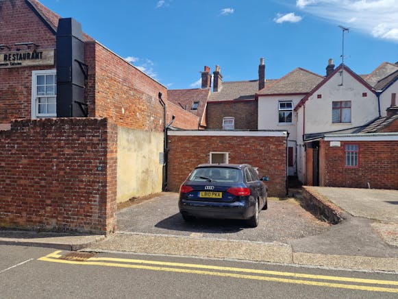 19 Church Street, Basingstoke, Retail To Let - 20250716_115751.jpg