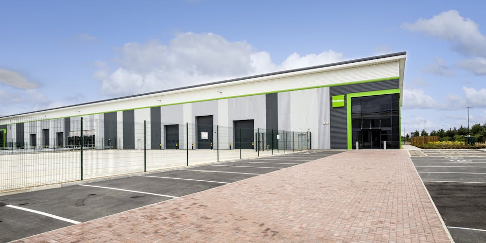 B70, Bedford Commercial Park - UKBedford3040FinalPhotographyJul2203_high.jpg