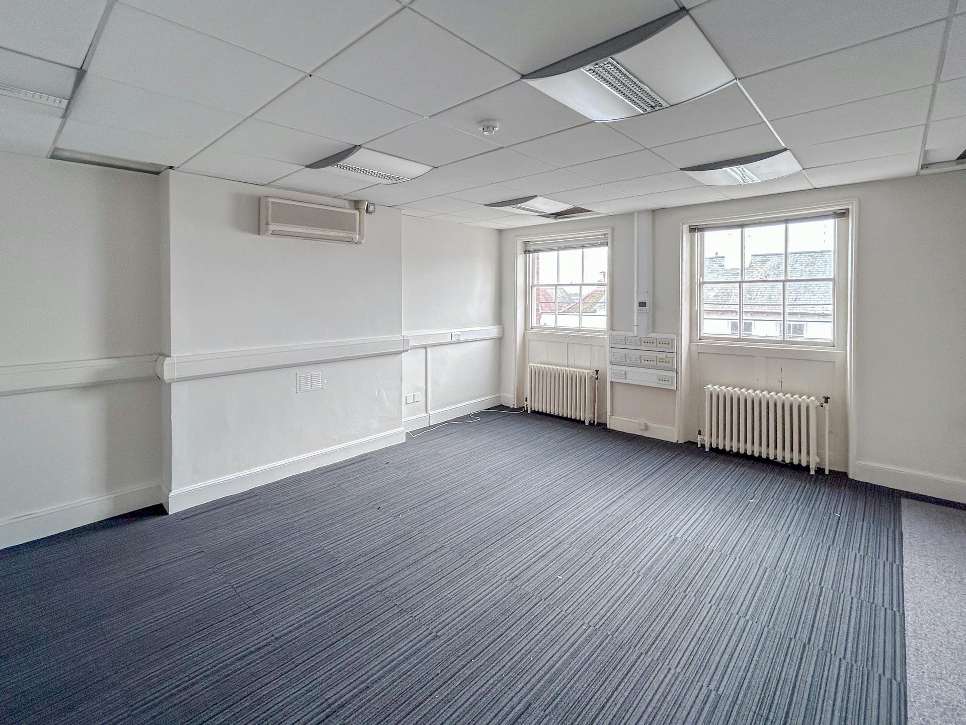 Office in Lymington - photo 3