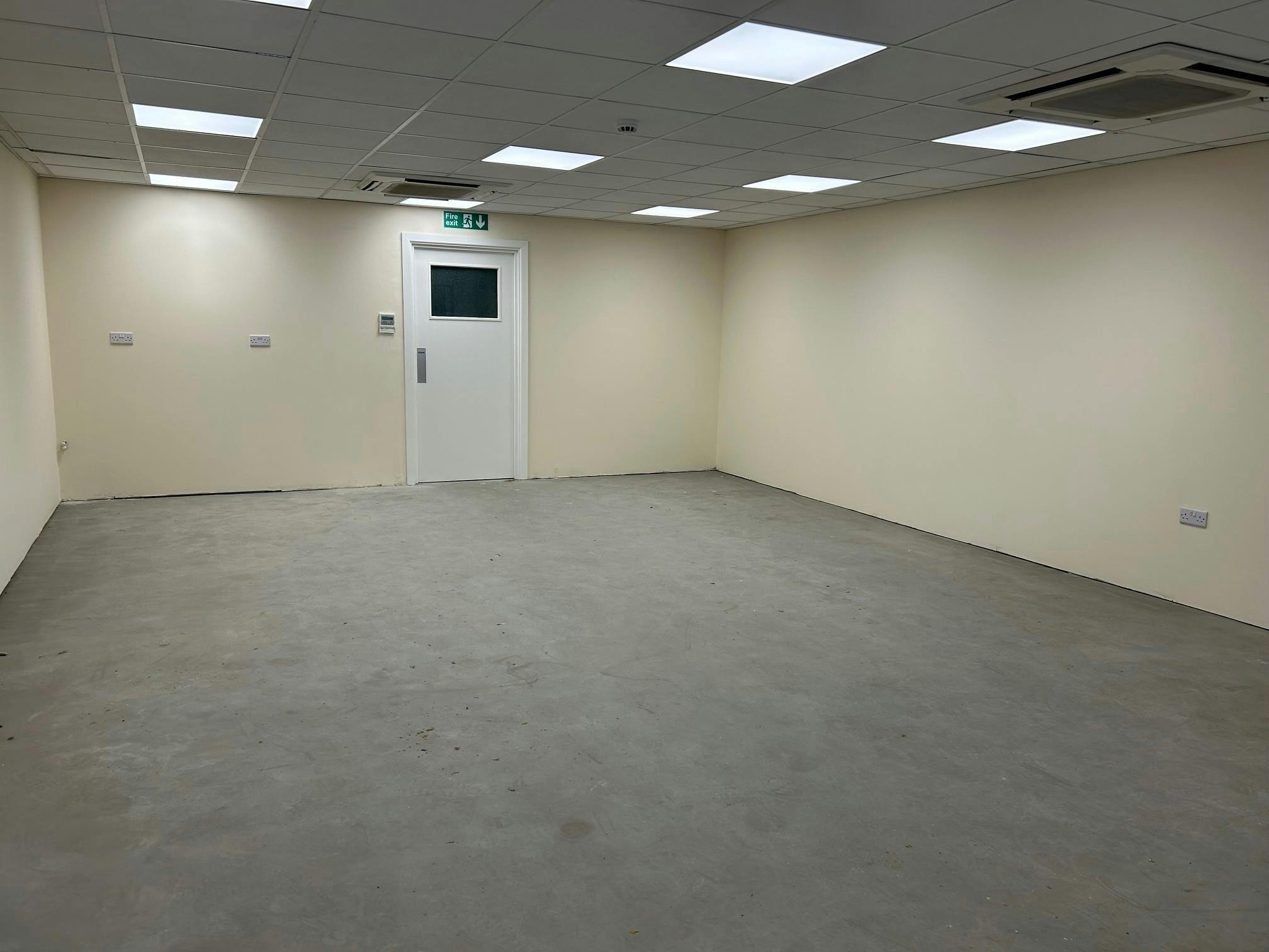 Units 5, 6 & 7 Oakmede Place, Binfield, Retail To Let - 2.jpg