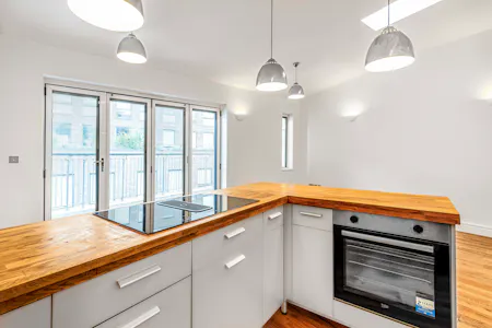 1C Burrows Mews, London, Residential Flat To Let - Kitchen