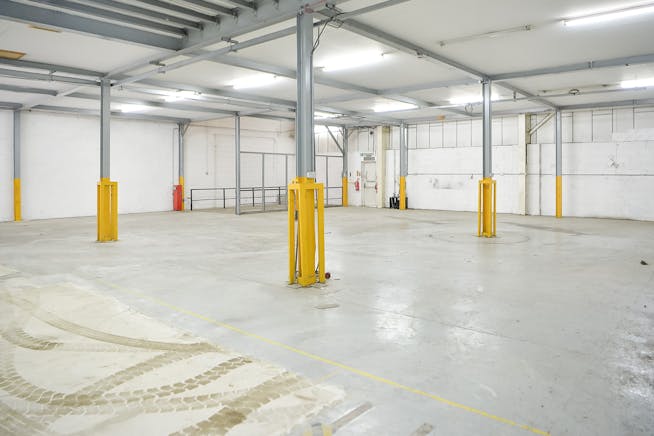 Unit 1 Apex Industrial Estate, London, Industrial / Warehouse To Let - 2.jpg