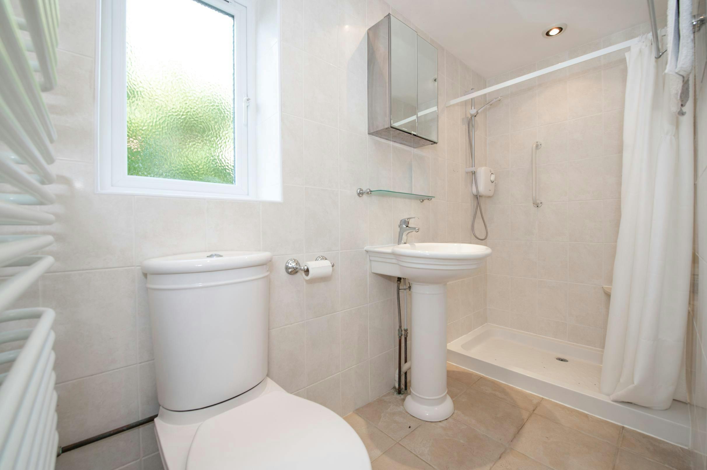 Vine Cottage The Vines, Shabbington, Residential For Sale - SHOWER.jpg