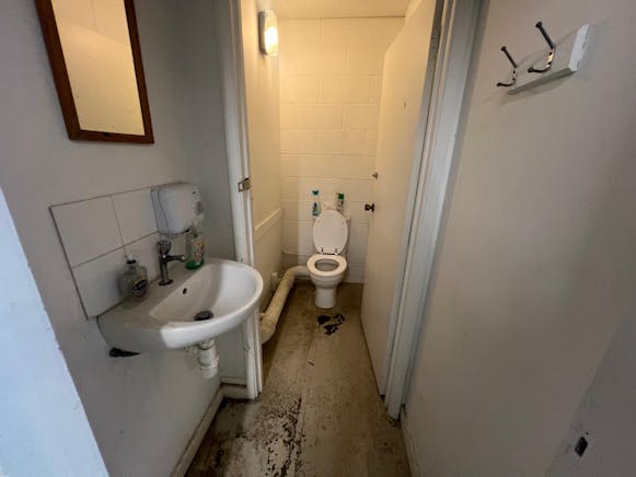 7 Brookside Centre, Southend-On-Sea, Industrial To Let - 1c5c7eb1e45e4a2081d4cbdd5b4910ae.jpg