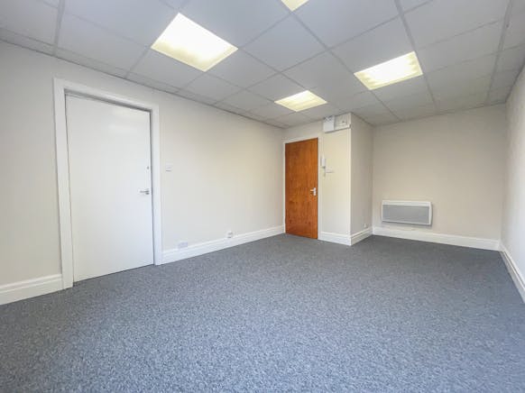Flexible 1st floor suites  - Albion Chambers, Morley, Leeds, Offices To Let - IMG_1723_edited.jpg