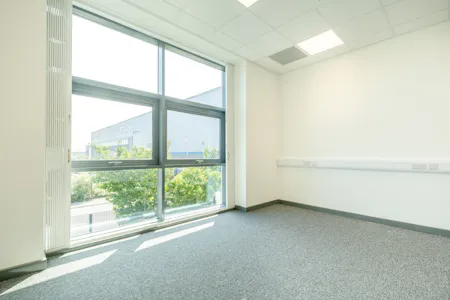 Unit 16, Central Trading Estate, Mosley Road, Trafford Park, Industrial To Let - 8698361-interior08-800.jpg