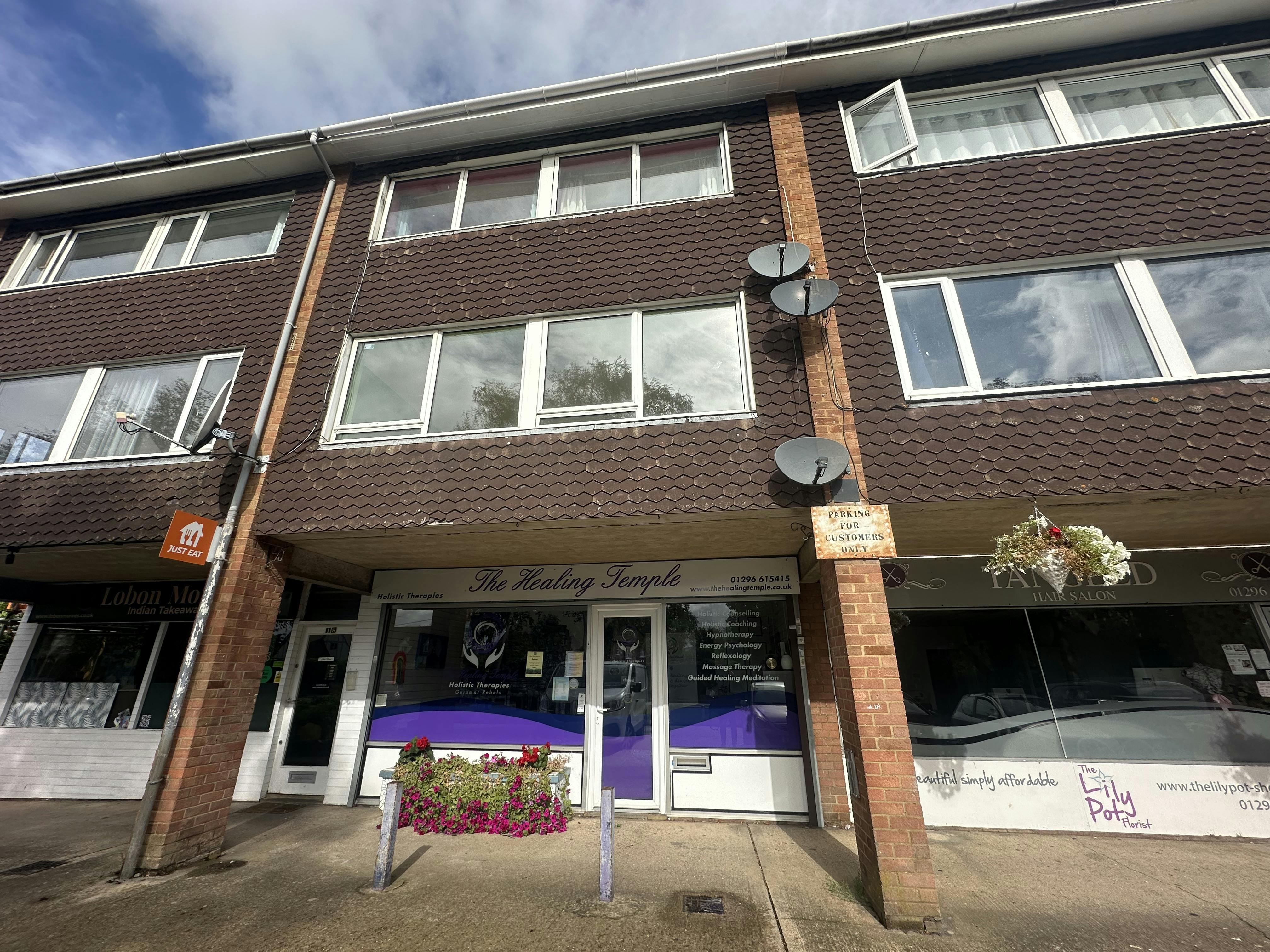 19 Middle Field, 19 Middle Field, Aylesbury, Investment / Residential / Retail For Sale - IMG_2826 2.jpeg