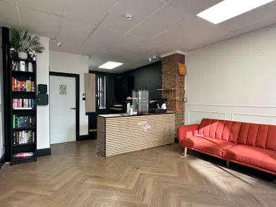 48 High Town Road, Luton, Retail To Let - IMG_9856.JPG