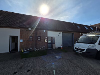 Unit 2, TAH House, Aviation Way, Southend-On-Sea, Industrial / Industrial / Warehouse To Let - IMG20250925WA0036.jpg