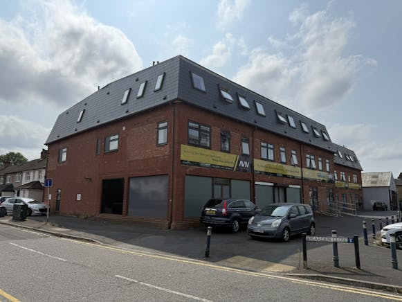 244-256 Station Road, Addlestone, Retail To Let - IMG_3759.JPEG