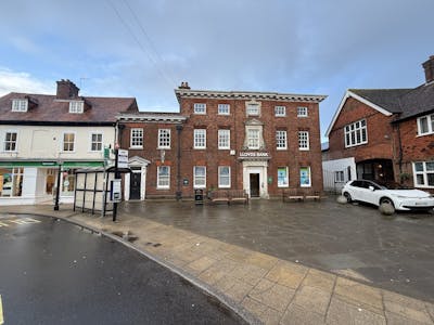 5 The Square, Petersfield, Office / Retail To Let / For Sale - Photo 16-01-2026, 09 57 13.jpg