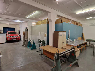 Unit 7, Hyde, Industrial/Logistics To Let - 20221208_131517.jpg