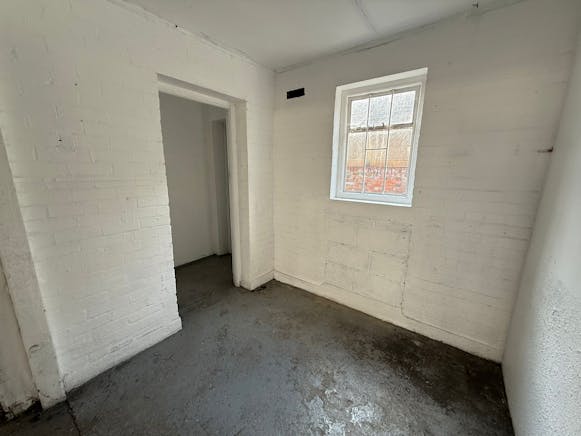 Unit, Back Lane, Rochford, Industrial To Let - IMG20250929WA0017.jpg