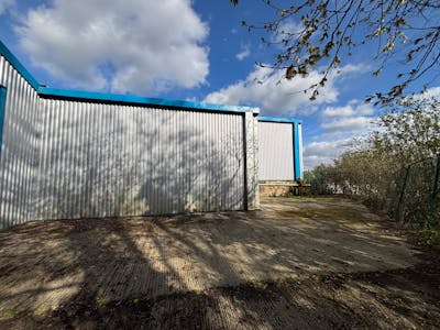 Unit E, Pantglas Industrial Estate, Caerphilly, Industrial To Let - IMG_7330.jpeg