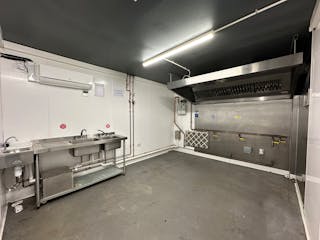 Encore Kitchens, 110-118 Markfield Road, London, Industrial To Let - 20260226_104518844_iOS.jpg